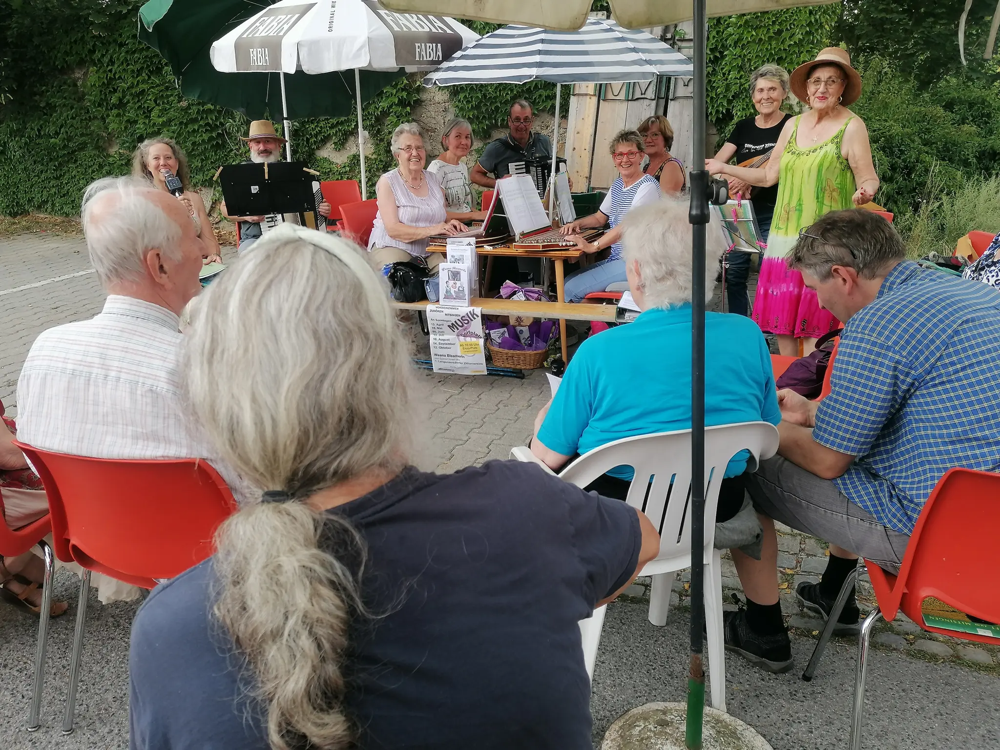 Musik-am-Dorfplatz-in-Langenzersdorf