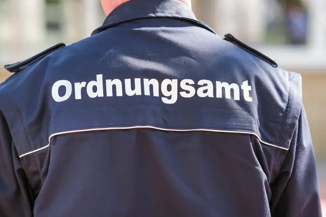 Die Ordnungsamt-Mitarbeiter werden innerhalb der Stadt andere Aufgaben übernehmen.(Symbolfoto) | Foto: stock.adobe.com/at/redaktion93