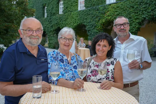 Raimondo Funghi, Anna Pilz, Sabine und Helmut Brandstetter ließen sich den Auftritt im Schloss Starhemberg nicht entgehen. | Foto: Markus Hauser