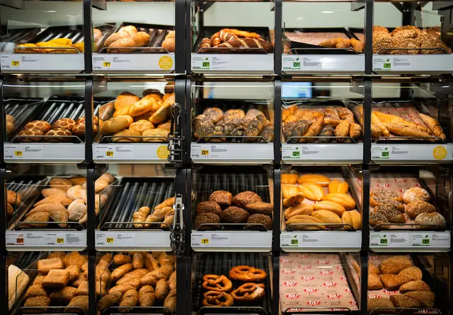 Am 15. August ist Mariä Himmelfahrt, ein gesetzlicher Feiertag. Da die meisten Geschäfte geschlossen haben, hat MeinBezirk für dich paar Tipps, wo man dennoch einkaufen kann. | Foto: GEORG HOCHMUTH / APA / picturedesk.com