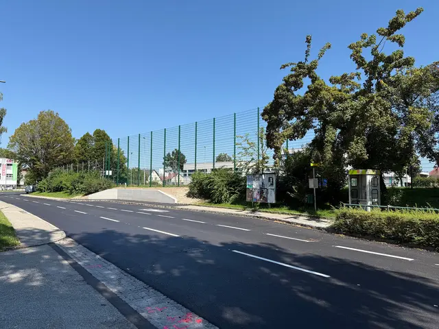 Die Haltestelle liegt im Bereich der angrenzenden Schule. | Foto: Stadtgemeinde Eferding