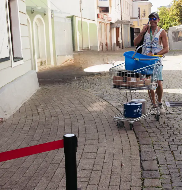 Richie und sein Einkaufswagen. | Foto: Santrucek