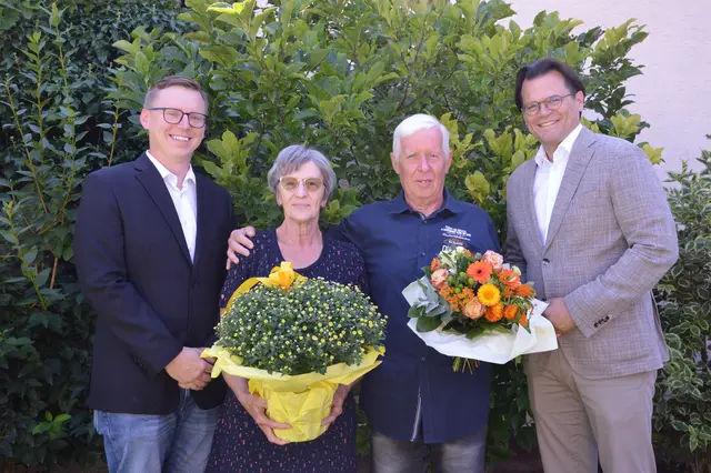 GR Helmut Schuster, Christine und Franz Nußbaumer, Bürgermeister Bernhard Heinl | Foto: Marktgemeinde Michelhausen