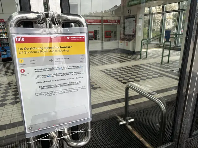 Noch immer bleiben die Sicherheitsmaßnahmen und Betriebseinschränkungen bei den U-Bahn-Linien U2, U3, U4 und U6.  | Foto: Andreas Pölzl/MeinBezirk