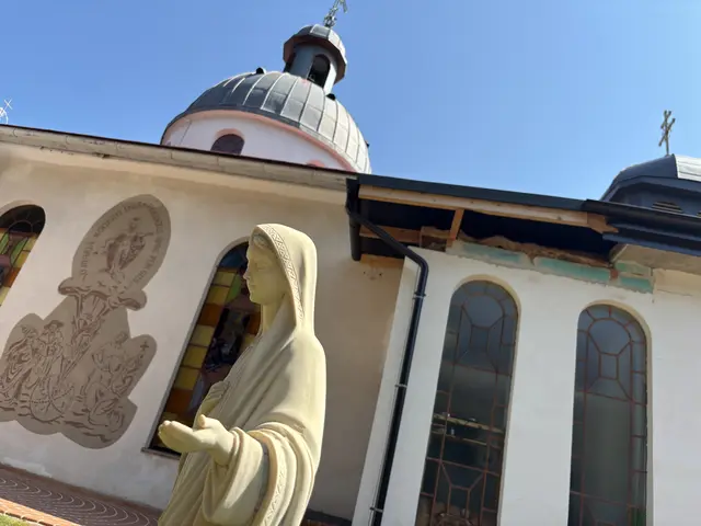 Die Fatimakapelle in Trössing bei Gnas ist ein bedeutender Wallfahrtsort. Zu Mariä Himmelfahrt kam Bischof Wilhelm Krautwaschl, um den neuen Glockenturm einzuweihen. | Foto: Gerda Sammer-Schmidt