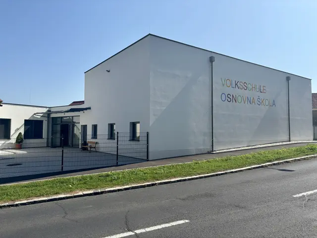 Die neue Volksschule in Zillingtal steht für den Schulstart am 1. September bereit.  | Foto: Stefan Schneider
