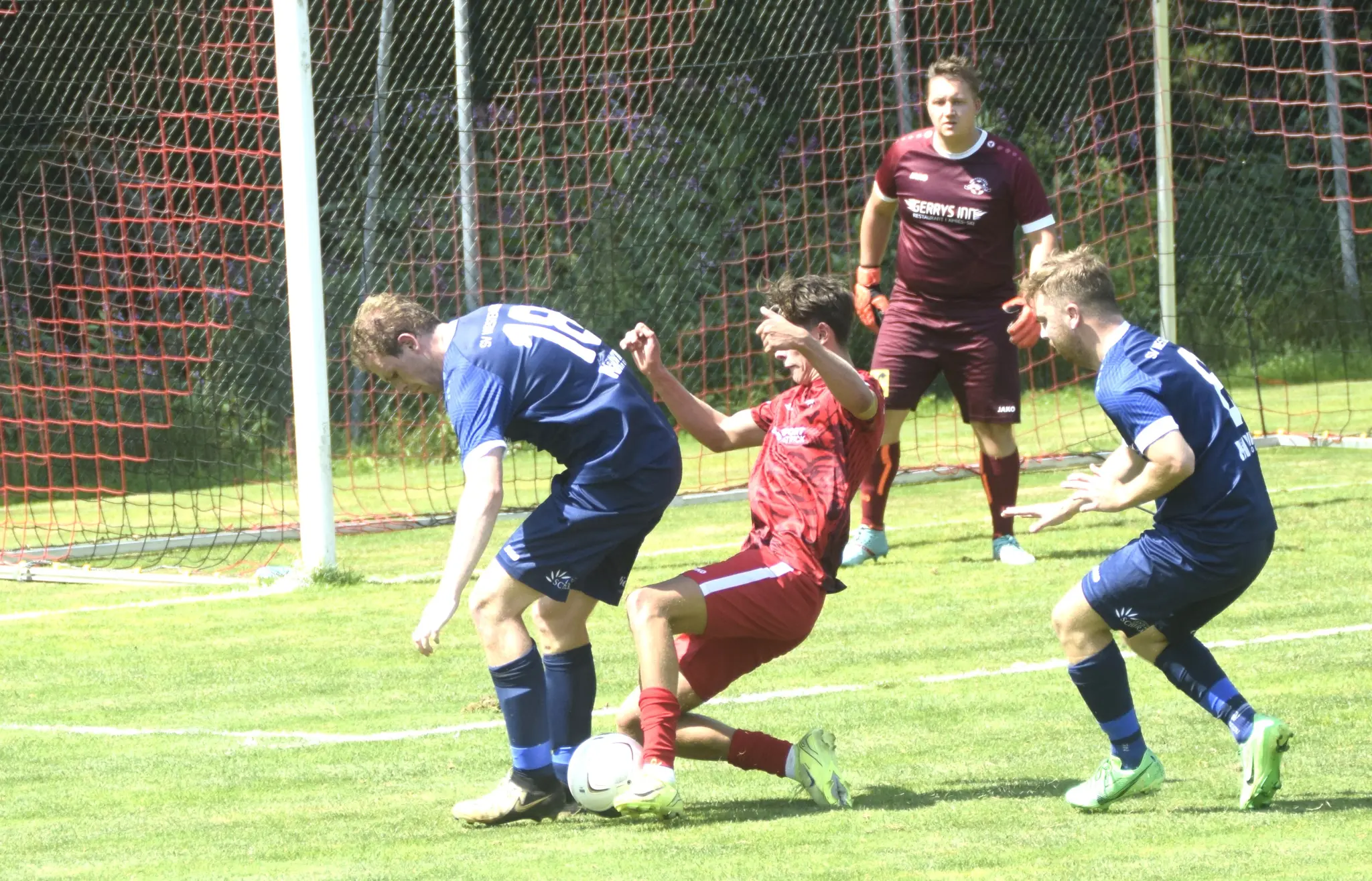 Ligaauftakt-f-r-das-Fu-ball-Unterhaus