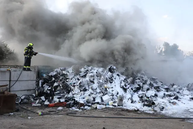 Ein Schrotthaufen brannte in Knittelfeld. | Foto: FF/Thomas Zeiler