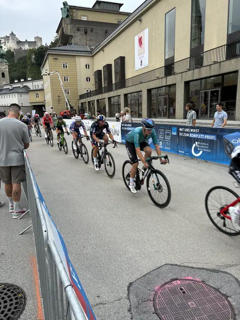 Am Donnerstag, 4. und Freitag, 5. September 2025, dominiert der Radsport die Salzburger Altstadt. Zwischen den beiden Kriterien der Profi-Frauen und -Herren findet das Charity-Promirennen mit zahlreichen Stars aus Sport, Show und Kunst statt. | Foto: Schrofner