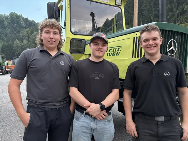 Aus St. Johann reisten diese drei Burschen mit dem MB trac an. | Foto: Nicole Hettegger