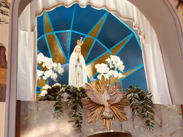 Die Fatimakapelle in Trössing bei Gnas ist ein bedeutender Wallfahrtsort. Zu Mariä Himmelfahrt kam Bischof Wilhelm Krautwaschl, um den neuen Glockenturm einzuweihen. | Foto: Gerda Sammer-Schmidt