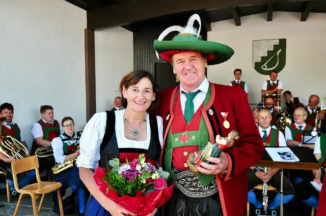 60 Jahre Musikant und ein Mann der stets guten Laune: Herbert Zwölfer mit Lebensgefährtin Martina | Foto: Hassl