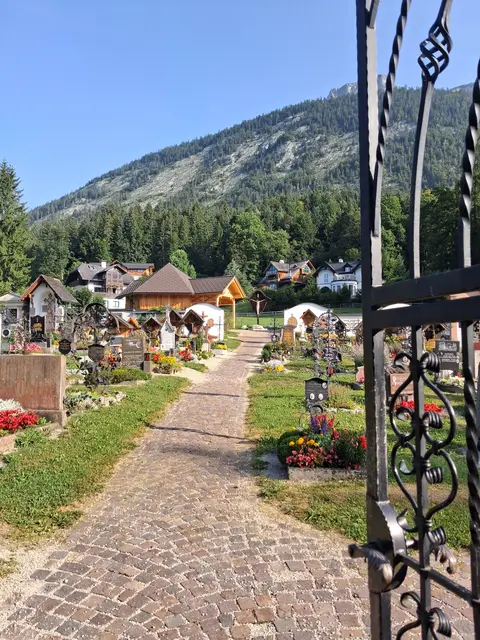 Friedhof mit Loser-Blick