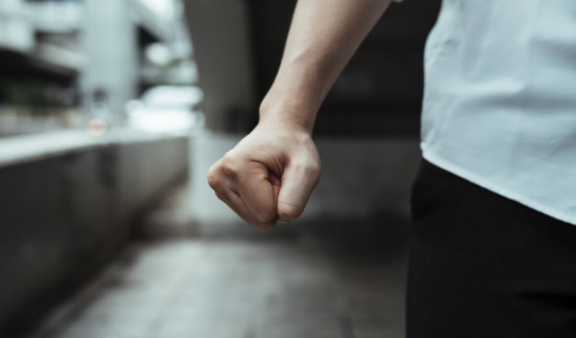In der nach auf den 15. August wurde ein 20-Jähriger am Bahnhof in Seefeld attackiert. (Symbolbild) | Foto: PantherMedia/theshots.contributor@gmail.com