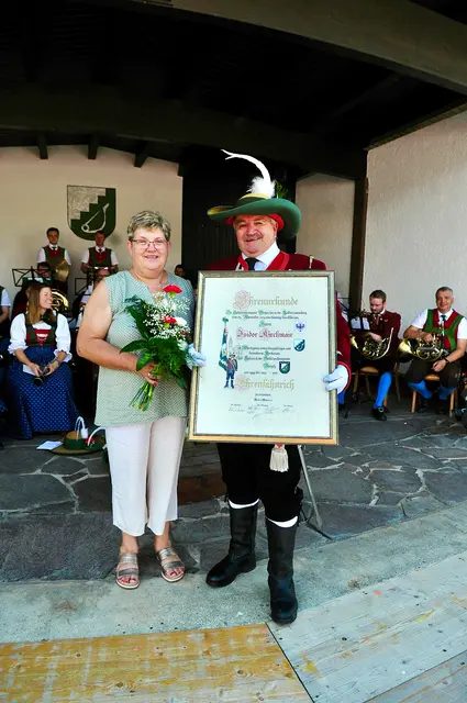 Sie haben tausende Kilometer im Auto auf dem Weg von Oberösterreich nach Tirol und retour absolviert. Ehrenfähnrich Isidor Kirchmair und Gattin Moni | Foto: Hassl