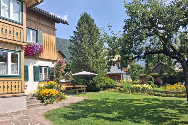 Gepflegte Gärten mit den schönsten Blumen.
 