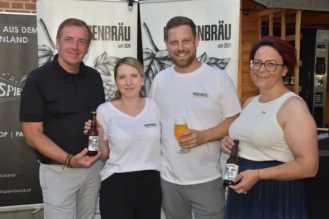 Jubiläumsgäste: Landtagsabgeordneter Christian Drobits, Christina und Dominik Kainz, Wirtschaftskammer Oberwart-Regionalstellenobfrau Tanja Stöckl | Foto: Michael Strini
