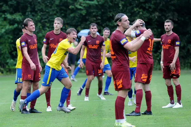 Sandro Waibl dreht jubelnd ab, die Kemater Spieler sind konsterniert. | Foto: sportszene.tirol