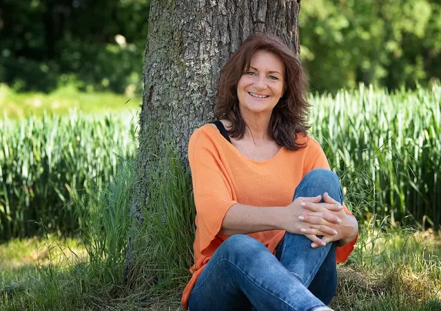 Andrea Fuchs schenkt Menschen auf ihrem letzten Lebensweg Zeit, Nähe und Lebensfreude.
 | Foto: Caritas