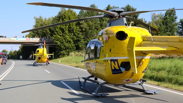 Mehrere Rettungshubschrauber waren nach dem schrecklichen Crash am Autobahnzubringer im Einsatz. | Foto: Bezirksfeuerwehrkommando Oberwart/Alexander Flaschberger