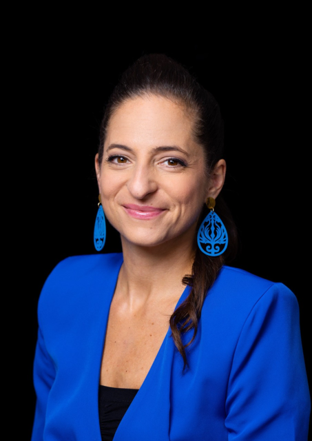 Mit dabei ist auch Caroline Athanasiadis, TV-Moderatorin. Sie unterstützt seit 2019 desmos. Die internationale Non-Profit-Organisation hat es sich zur Aufgabe gemacht, bedürftige Kinder und Jugendliche, insbesondere jene ohne eigenes Zuhause, mit dringend benötigten Sachspenden zu versorgen. | Foto: Felicitas Matern
