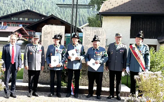 Die Veteranen ehrten drei verdiente Mitgleider. | Foto: Kogler