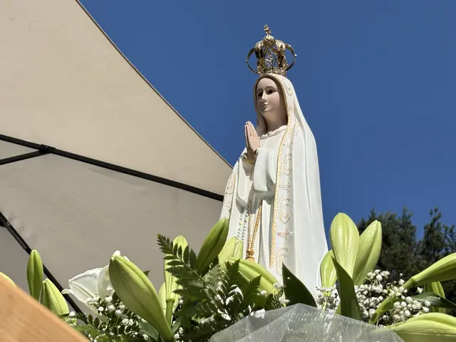 Die Fatimakapelle in Trössing bei Gnas ist ein bedeutender Wallfahrtsort. Zu Mariä Himmelfahrt kam Bischof Wilhelm Krautwaschl, um den neuen Glockenturm einzuweihen. | Foto: Gerda Sammer-Schmidt