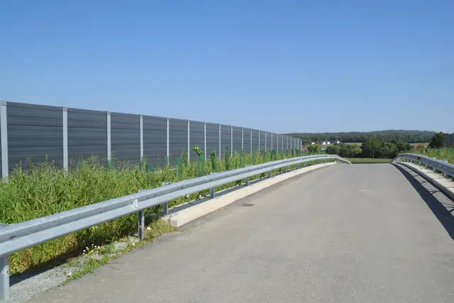 Eine Querungen oberhalb der S7-Fahrbahn, die für den allgemeinen Verkehr offen sind. | Foto: Martin Wurglits