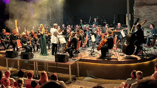 Die Symphonic Tribute Show to ABBA war ein großartiger Erfolg, bei dem "Katharina Gudmundsson" den ABBA-Liedern ihre Stimme gab. | Foto: Peter Seper