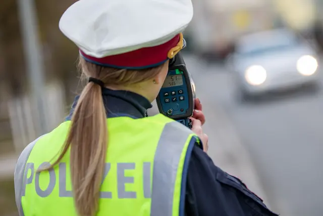 130 km/h: Ein Raser auf einem Motorrad ging der Polizei am Freitag ins Netz. (Symbolbild) | Foto: Polizei