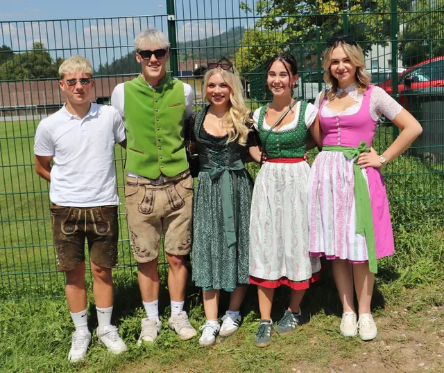 "Man geht zum Stiwoller Dorffest, weil man dort Leute trifft und wegen der guten Unterhaltung", sagte die Jugend aus Frohnleiten und Übelbach | Foto: Edith Ertl
