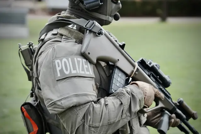 Polizeibeamte und Cobra standen im Einsatz. (Symbolbild) | Foto: MeinBezirk.at