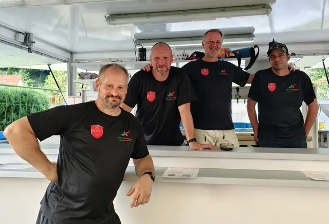 Feuerwehrkommandant Andreas Gaßner, Josef Kaiblinger, Michael Korte und Popovci. | Foto: Christian Nowotny