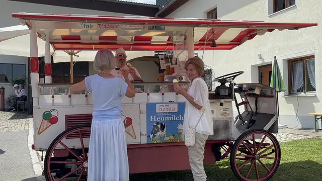 Feinstes Heumilcheis gab's bei Beppo's Eiskutsche.