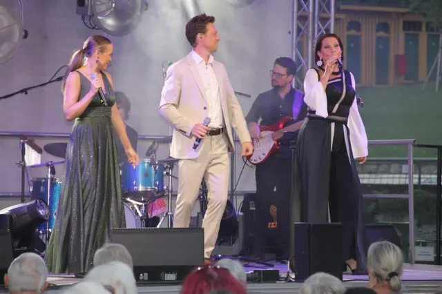 Die Stars des Abends: Maya Hakvoort (r.), Lukas Perman und Missy May. | Foto: treilaf