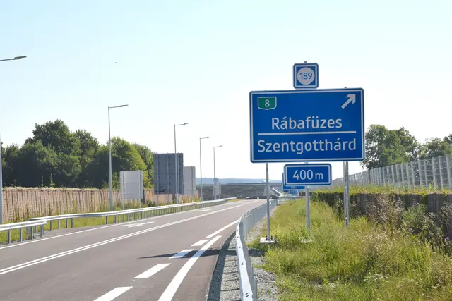 Die erste Abfahrt von der M80 auf ungarischem Gebiet ist Rábafüzes/Raabfidisch. | Foto: Martin Wurglits