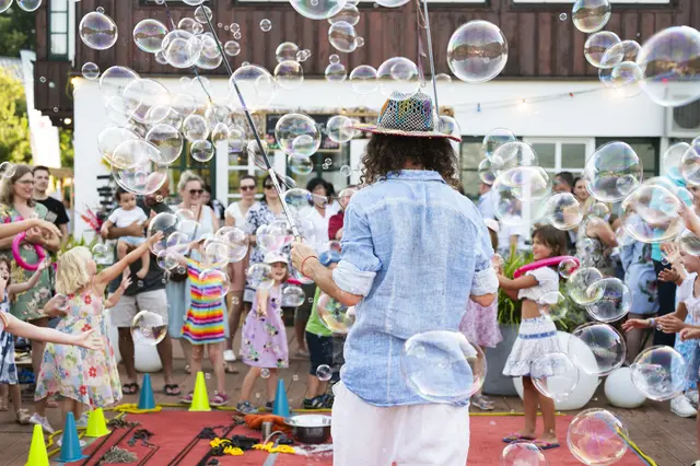 Das Terrassenfest im Mondi Resort am Grundlsee bot in diesem Jahr einen Mix aus Unterhaltung für Kinder und Erwachsene und kulinarischen Genüssen. | Foto: Mondi