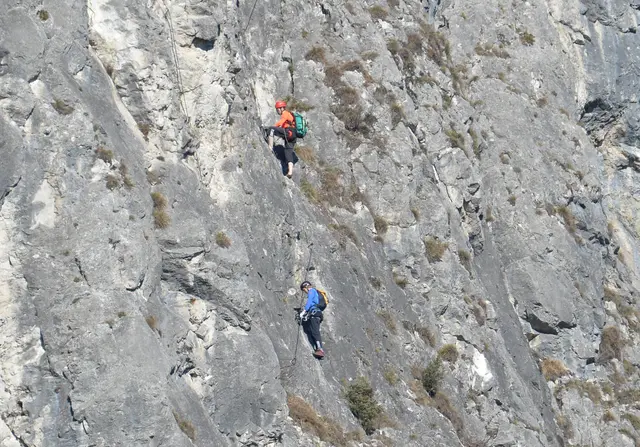 Ein 28-jähriger Alpinist stürzte an der Gefrorenen Wand und wurde per Notarzthubschrauber ins Krankenhaus geflogen. | Foto: zeitungsfoto.at / Symbolbild