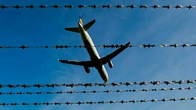 Trotz Kritik von Hilfsorganisationen und eines kürzlich erfolgten Abschiebungsstopps durch den Europäischen Gerichtshof für Menschenrechte (EGMR) will Karner an Rückführungen nach Syrien festhalten. (Symbolbild) | Foto: Oliver Pischek