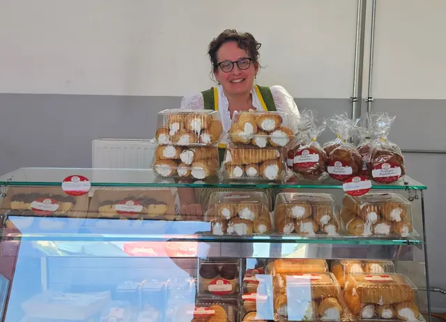 Traditionell mit dabei beim Nostalgiekirtag Oberschlatten: Die Kirtagsleckereien der Bäckerei Bernhard.
Fotocredit: Martina Piribauer | Foto: Martina Piribauer
