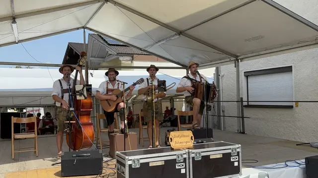 Die Brotzeitmusi aus Schwangau spielte zünftig zum Frühschoppen auf.