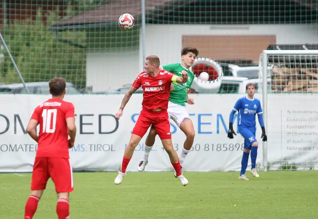 Umhausens Kapitän Rafael Leiter, hier im Luftkampf mit Luca Pult, brachte die Hausherren 1:0 in Führung. | Foto: Peter Leitner