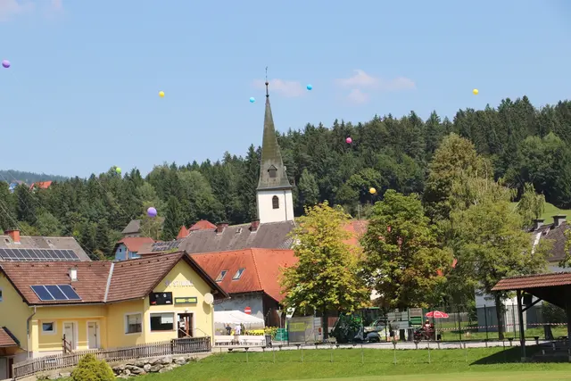 Das Ortszentrum von Stiwoll wurde zur Bühne für das 33. Stiwoller Dorffest | Foto: Edith Ertl