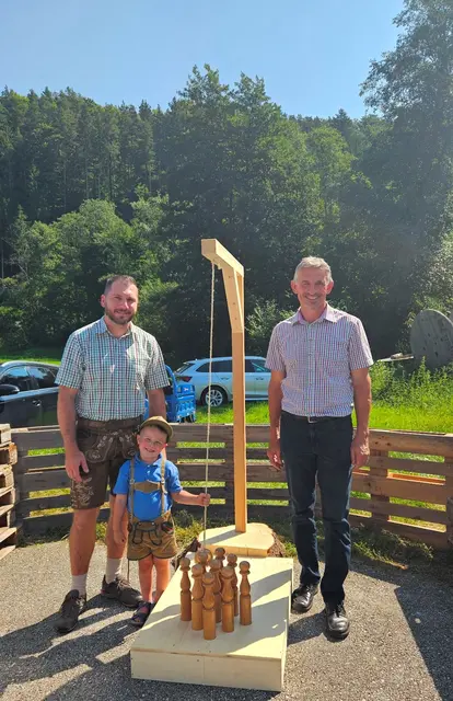 Für Kinder gab es heuer beim Oberschlattner Nostalgiekirtag neu ein Kegelspiel, eigens aus Holz handgefertigt von Obmann-Stv. Robert Trimmel.
Fotocredit: Martina Piribauer | Foto: Martina Piribauer