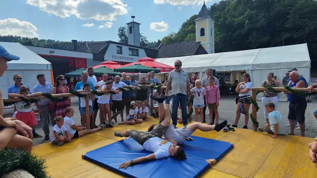 Ein beliebter Fixpunkt im Kirtagsprogramm des Nostalgiekirtags Oberschlatten ist der "Steirisch-Hag'l-Ziag'n"-Bewerb, wo die kräftigsten Männer alljährlich um den Titel "Stärkster Oberschlattner" antreten.
Fotocredit: Martina Piribauer | Foto: Martina Piribauer