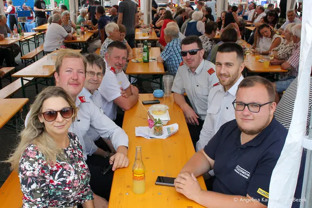 Auch einige Feuerwehren folgten der Einladung, wie unter anderem die Feuerwehr Großpetersdorf.  | Foto: Angelina Kaiser