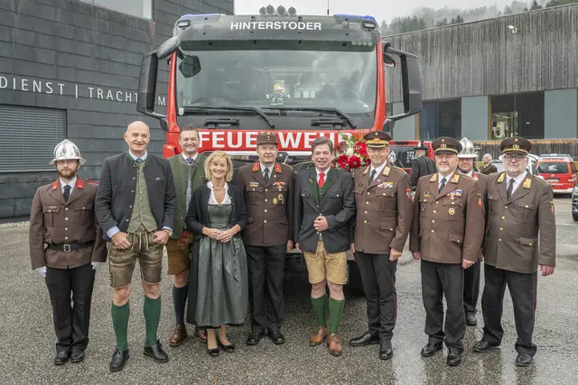 Zu den Ehrengästen zählten neben Bürgermeister Klaus Aitzetmüller unter anderem Landesfeuerwehrkommandant Robert Mayer, Bezirksfeuerwehrkommandant Helmut Berc sowie als Vertreter der Politik Christian Dörfel, Michael Gruber und Doris Staudinger. | Foto: Robert Essl - AFKDO Windischgarsten