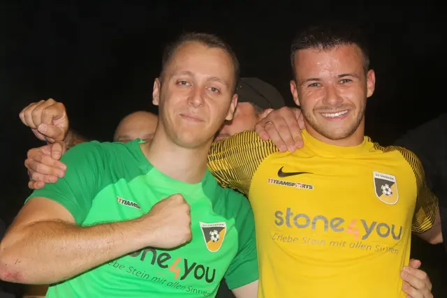 Tormann Dominik Sicker und 3-fach Torschütze Oliver Schinagl. | Foto: arbes