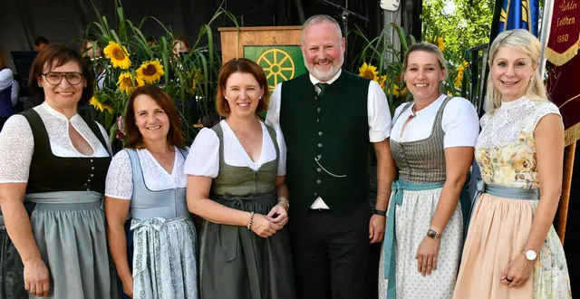 Von links: Vizebürgermeisterin Katharina Jachs, Bundesrätin Johanna Miesenberger, Landesrätin Michaela Langer-Weninger, Bürgermeister Günter Lorenz, Bürgermeisterin Anita Gstöttenmayr (Leopoldschlag) und Bezirkshauptfrau Andrea Wildberger. | Foto: Gemeinde Rainbach im Mühlkreis