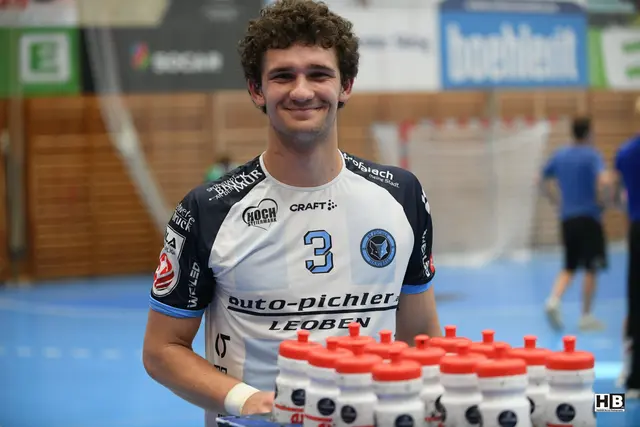 Thomas Nenadic als "Kellner" | Foto: Bernd Haider